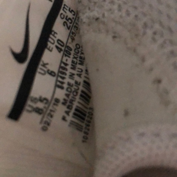 White Nike Roshe One - Women’s size 8.5 - Picture 6 of 6